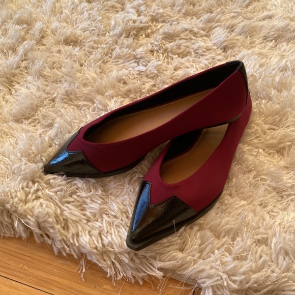 Maroon ASOS pointed toe flats with detailed toe and heel - Picture 3 of 4